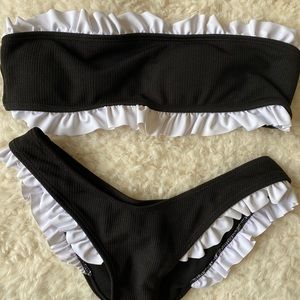 B/W bikini with ruffles